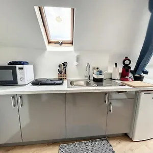 Station 173 E Bruxelles-charleroi-airport Apartamento